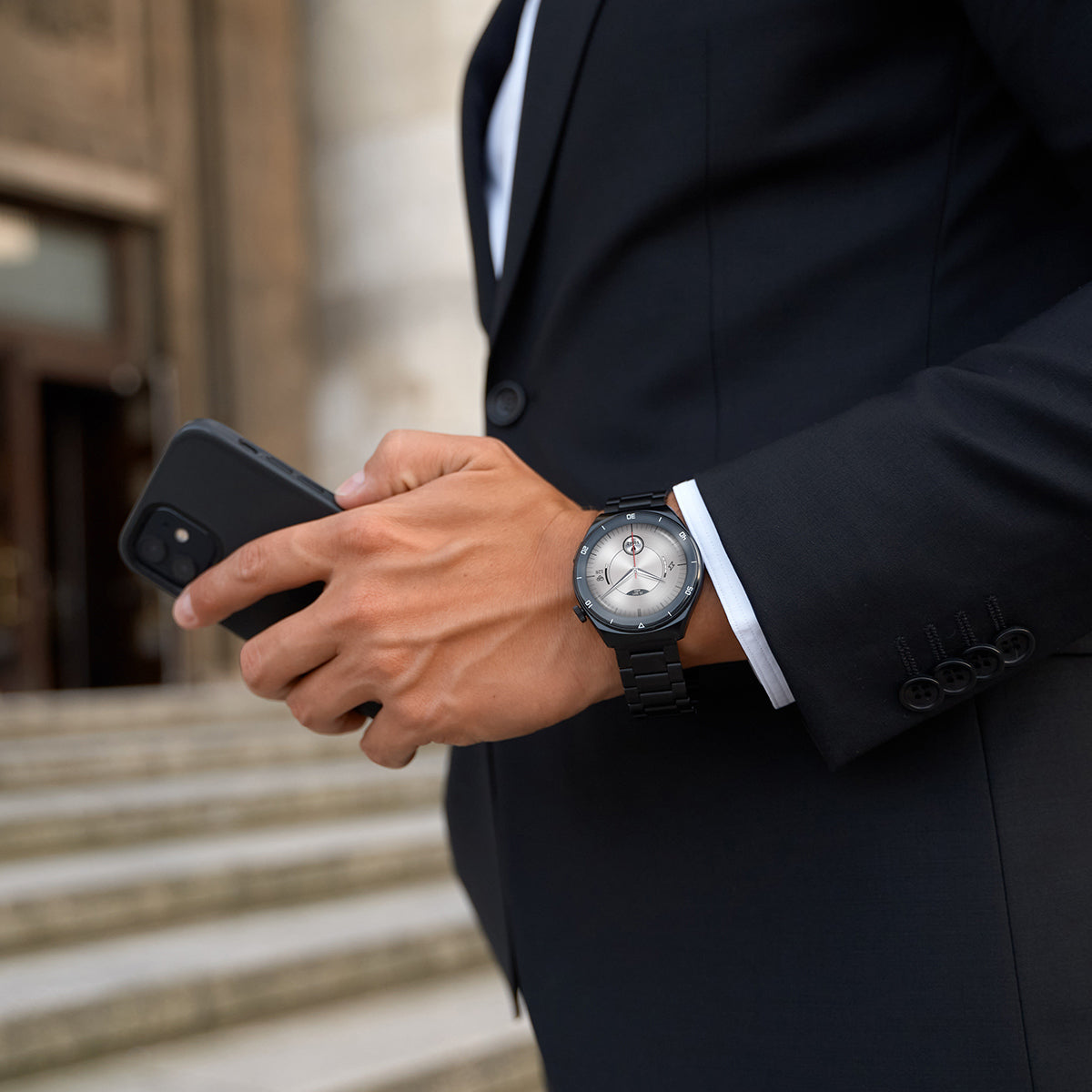 Smartwatch na czarnej bransolecie - Garett V12