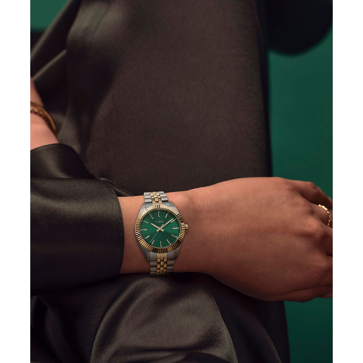 Zegarek na srebrno - złotej bransolecie - Timex Legacy