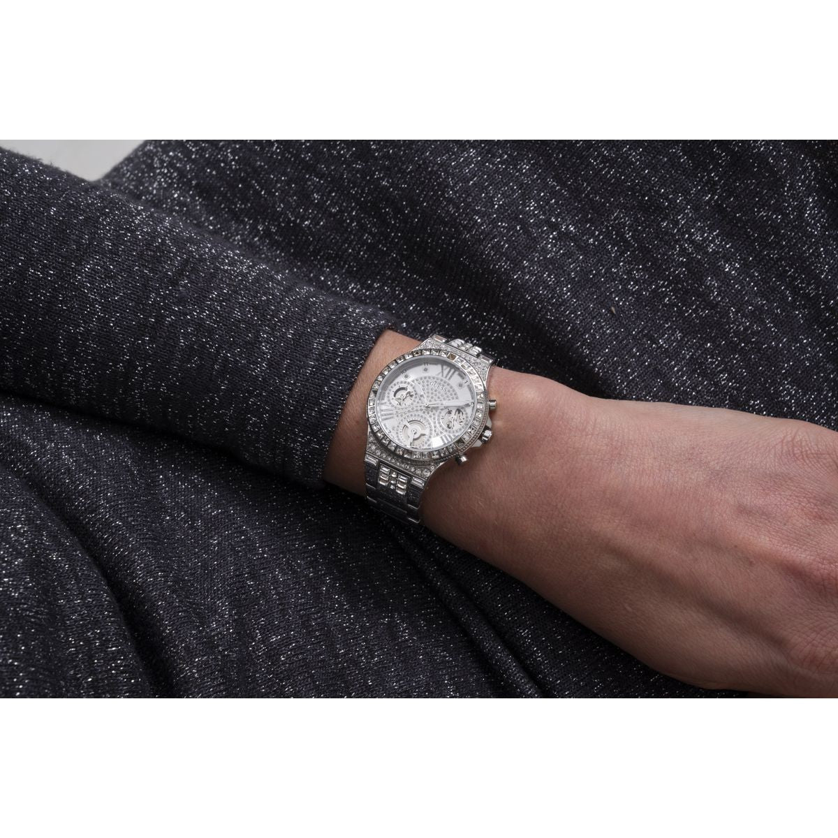 Zegarek na srebrnej bransolecie - Guess Sport Moonlight