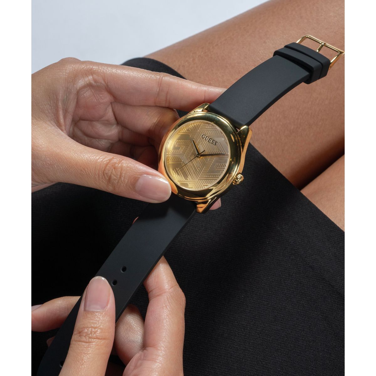 Zegarek na czarnym pasku - Guess Cubed