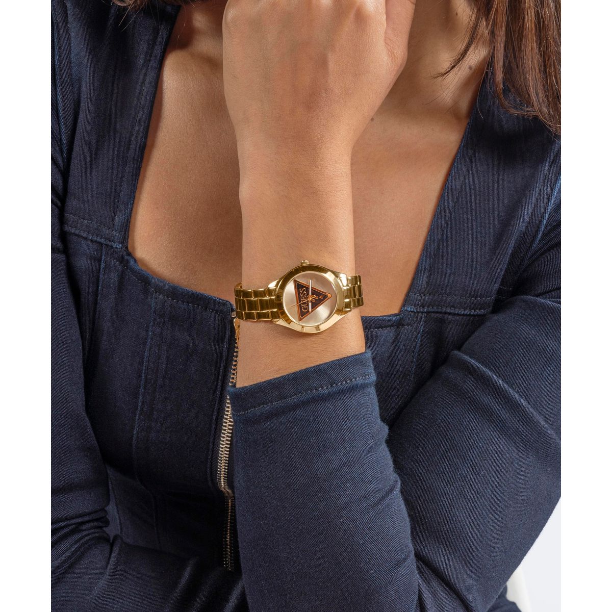 Zegarek na złotej bransolecie - Guess Tri Plaqe