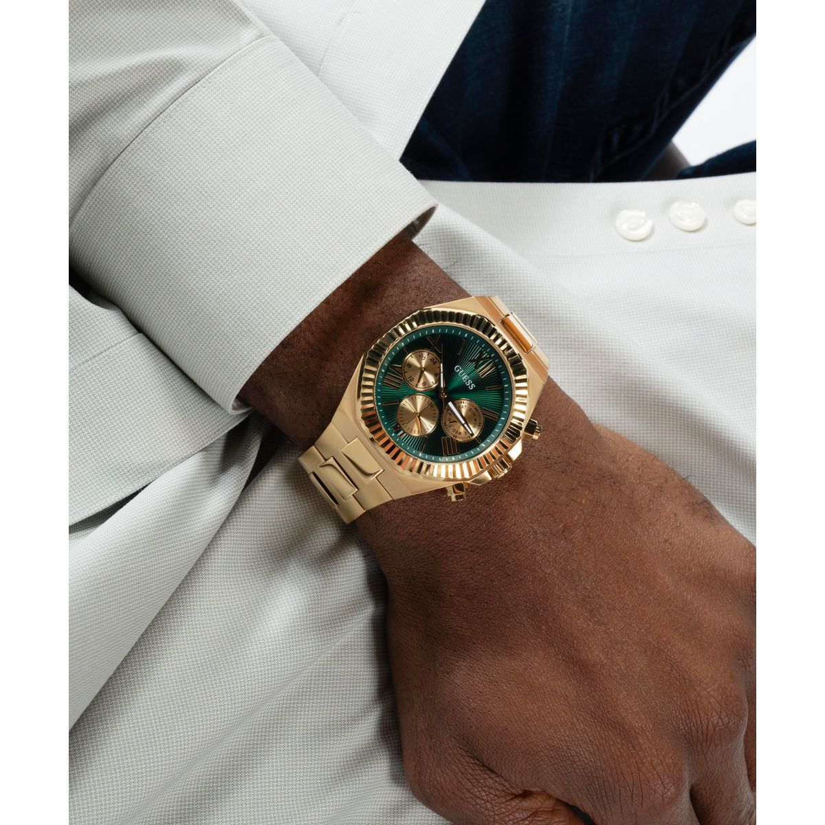 Zegarek na złotej bransolecie - Guess Equity