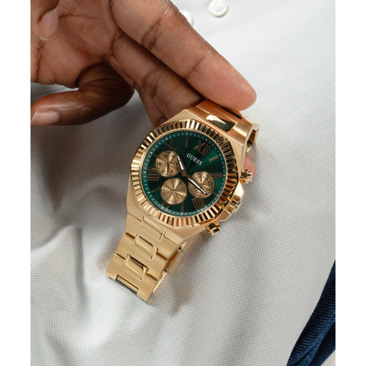 Zegarek na złotej bransolecie - Guess Equity