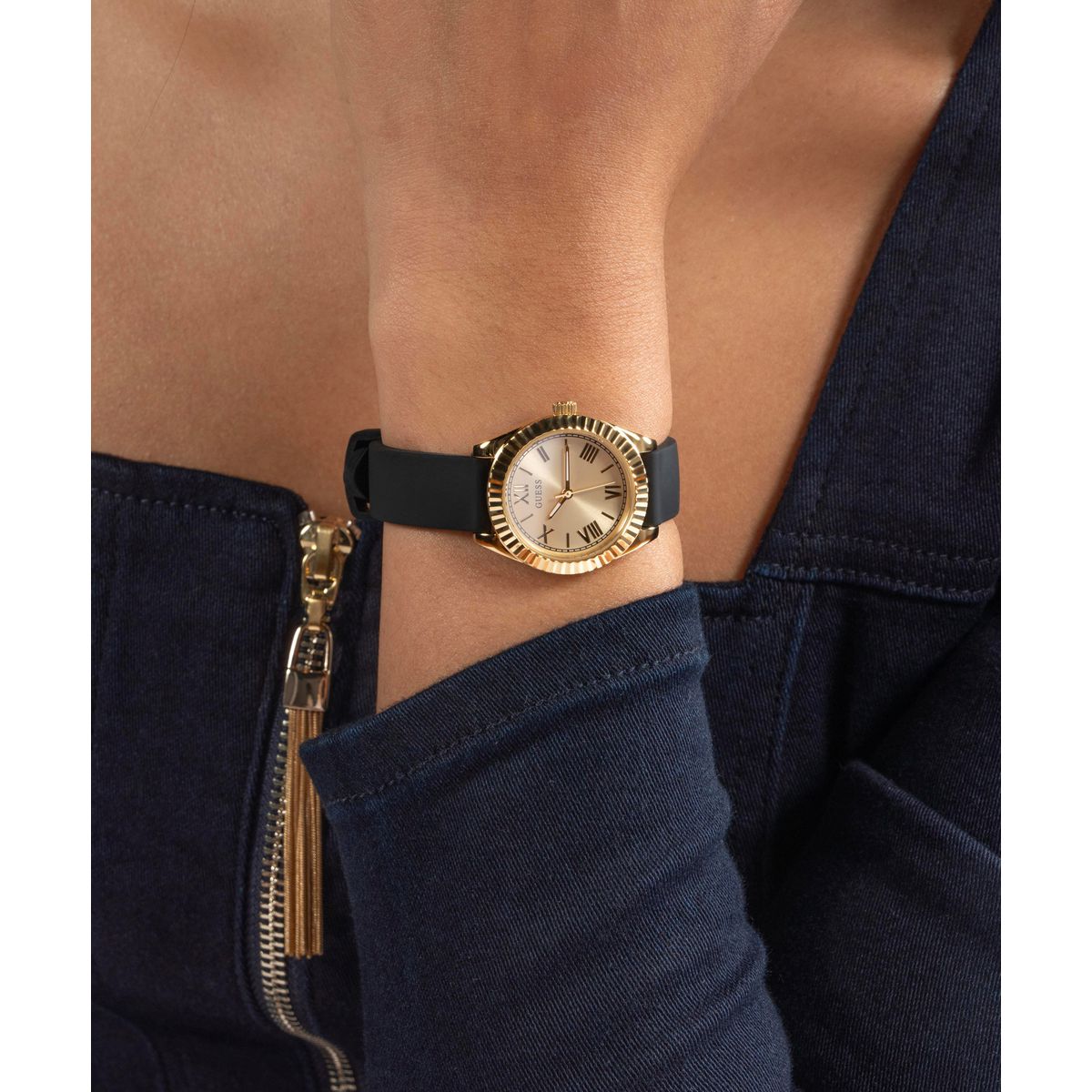 Zegarek na czarnym pasku - Guess Mini Luna
