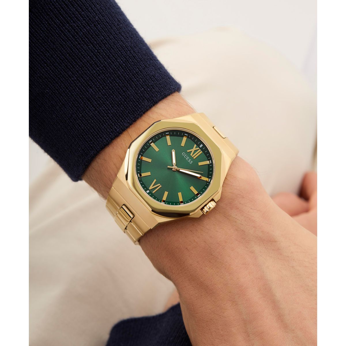 Zegarek na złotej bransolecie - Guess Emperor