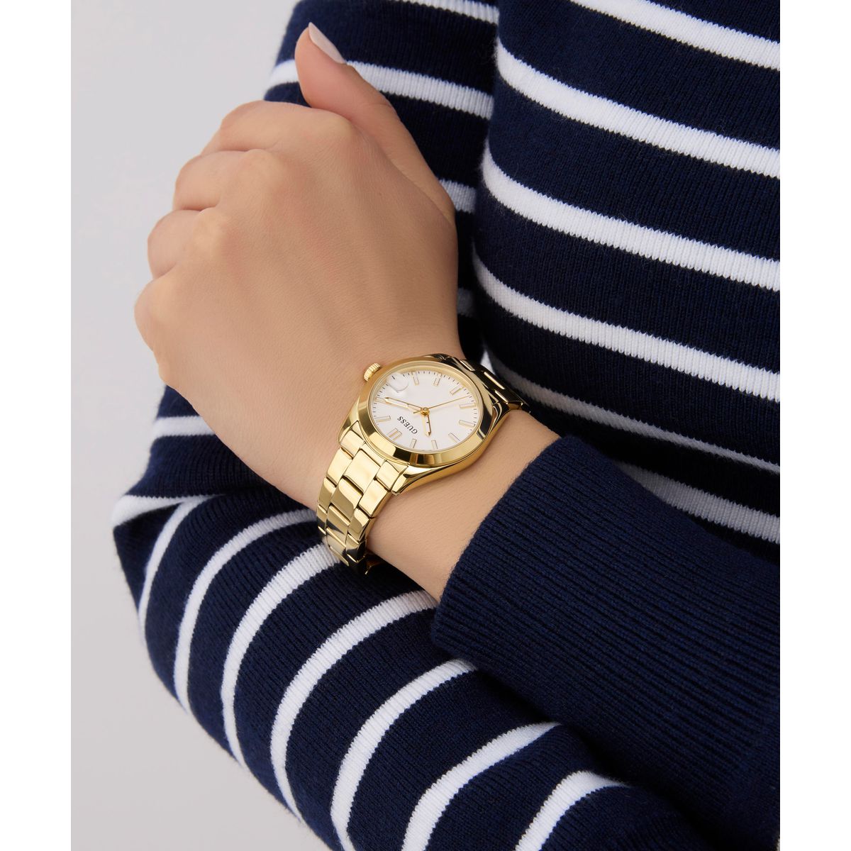 Zegarek na złotej bransolecie - Guess Alice