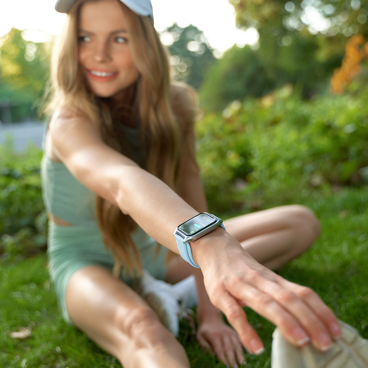 Smartwatch na niebieskim pasku - Garett GRC Activity