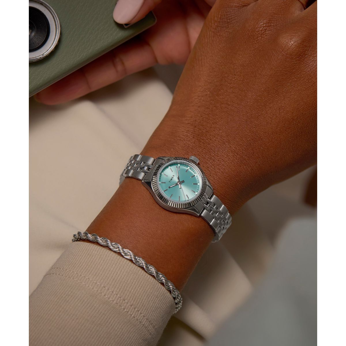 Zegarek na srebrnej bransolecie - Timex Legacy
