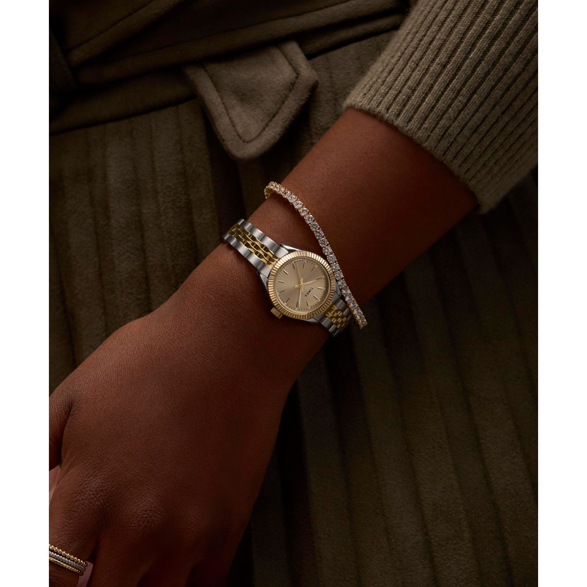 Zegarek na srebrno-złotej bransolecie - Timex Legacy