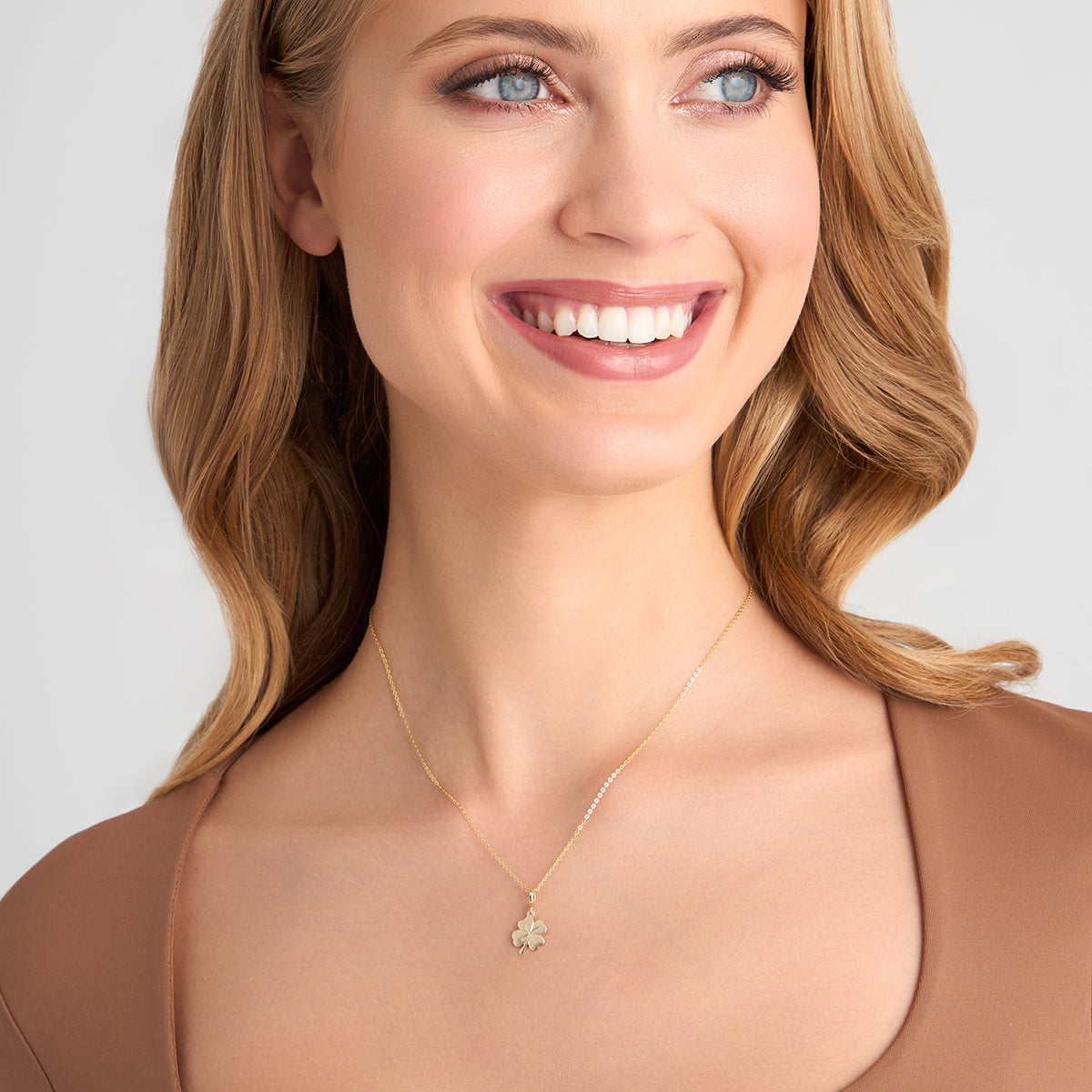 Zawieszka złota - koniczyna