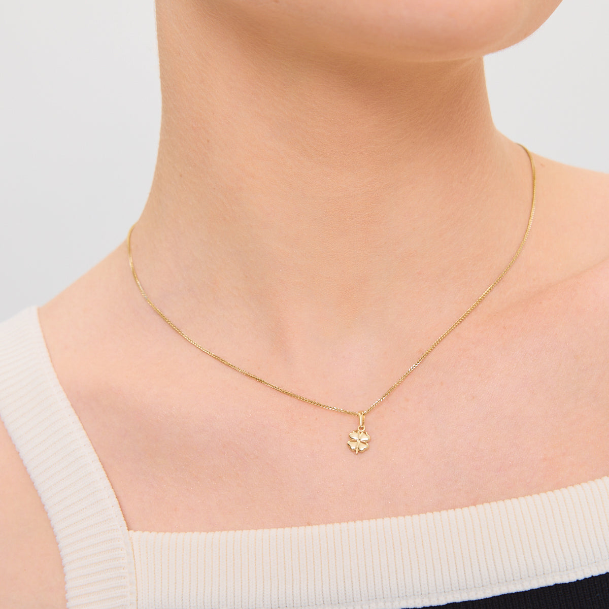 Zawieszka złota - koniczynka