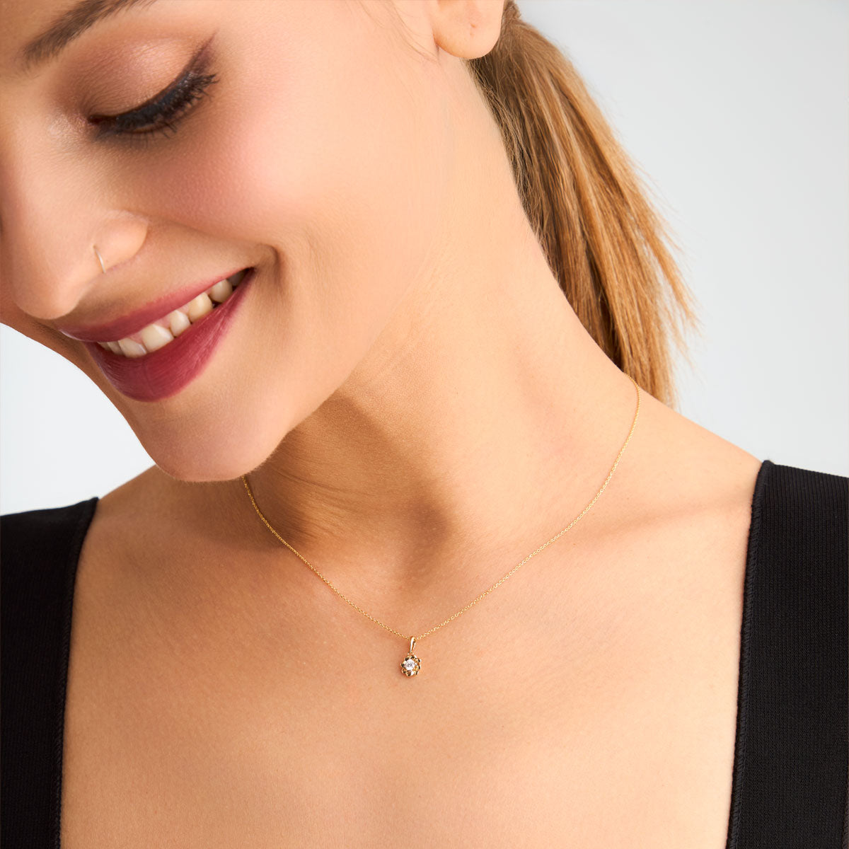 Zawieszka z diamentem - kwiat